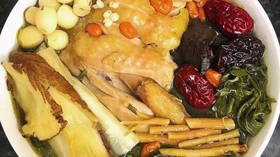 چوٹی کے گرم موسم میں جسم کو بحال کرنے میں مدد کرنے کے لیے پکوان اور علاج۔