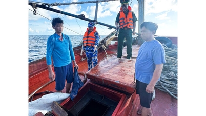 ກອງບັນຊາການຊາຍແດນທີ 28 ໄດ້ຍຶດເຮືອບັນທຸກນໍ້າມັນກາຊວນ 21,000 ລິດ ໂດຍບໍ່ມີເອກະສານທີ່ຖືກຕ້ອງ.
