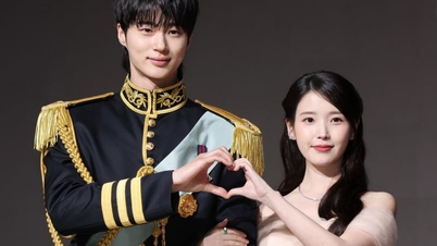 IU and Byeon Woo Seok are facing difficulties due to the controversy surrounding their alleged distortion of history.