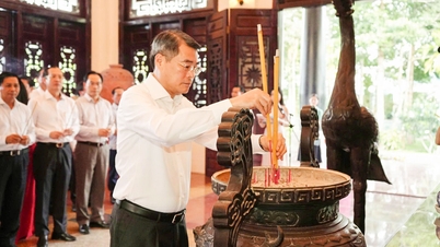 Đoàn công tác của Chính phủ viếng Khu lưu niệm Chủ tịch HĐBT Phạm Hùng và Khu lưu niệm Thủ tướng Chính phủ Võ Văn Kiệt