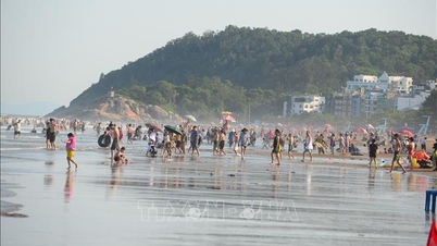 Tausende Einheimische und Touristen strömten an den Strand, um der Hitze zu entfliehen.