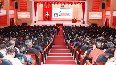 Oltre 3.000 membri del Partito del distretto di Tang Nhon Phu hanno partecipato a una conferenza per diffondere la Risoluzione 79 e la Risoluzione 80.