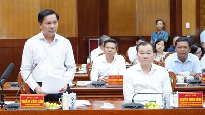 Tran Van Lau, a Vinh Long tartományi pártbizottság titkára kifejezte azon kívánságát, hogy a miniszterelnök támogassa a közlekedési infrastruktúra fejlesztését.
