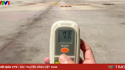 Suhu permukaan di Bandara Noi Bai mencapai rekor tertinggi lebih dari 70 derajat Celcius, memaksa para staf untuk bekerja dalam kondisi yang sulit.