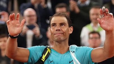 Dietro le quinte del documentario su Rafael Nadal e una serie di titoli di notizie sportive internazionali della mattina del 27 maggio.