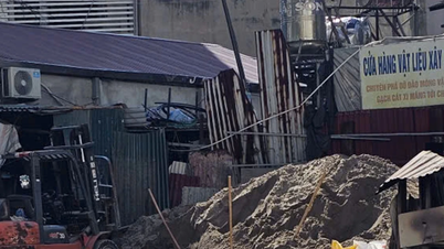 Hanói: Um depósito de materiais de construção desorganizado em Thanh Xuan.