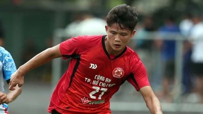 L'ex attaccante della nazionale vietnamita Under 23 realizza una doppietta al Festival dello Sport di Ho Chi Minh City.
