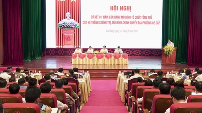 Slavnostní zahájení konference shrnující jeden rok fungování celkového organizačního modelu politického systému a dvoustupňového modelu místní samosprávy - Cao Bang Online Newspaper