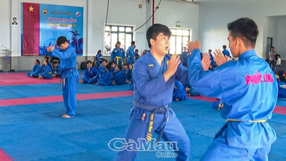 Cerimonia di apertura dell'esame di promozione al livello intermedio di Vovinam.