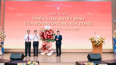 Conferenza per l'attuazione della decisione del Ministro delle Costruzioni in materia di personale presso l'Università di Architettura di Hanoi.