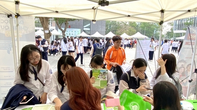 ハノイ天然資源環境大学は、ハノイのタイホー高校の様々な学年の生徒1000人を対象に、入学および進路指導に関するカウンセリングを提供した。
