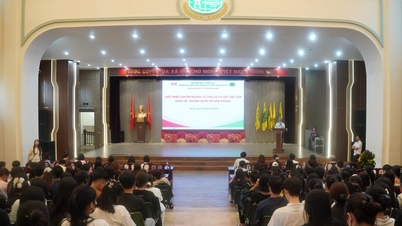 INTRODUZIONE AI PROGRAMMI DI FORMAZIONE E ALLA PRESENTAZIONE DELLE OPPORTUNITÀ DI LAVORO PER GLI STUDENTI DI AMMINISTRAZIONE AZIENDALE DEL CORSO K28