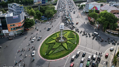 Grazie all'utilizzo della corsia opposta sul ponte Dien Bien Phu, la congestione del traffico alla rotonda si è attenuata.