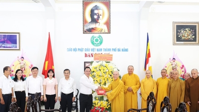 Le autorità della città di Da Nang porgono i loro auguri in occasione della celebrazione del compleanno del Buddha, che ricorre nell'anno 2570 del calendario buddista.