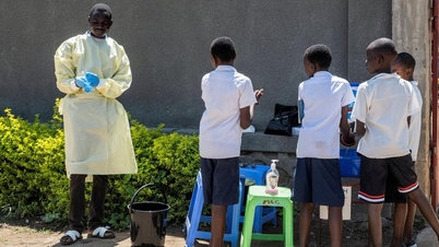 L'OMS innalza il livello di allerta per l'Ebola.