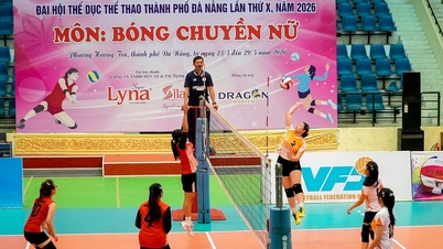 Cerimonia di apertura delle finali del torneo di pallavolo femminile della città di Da Nang.