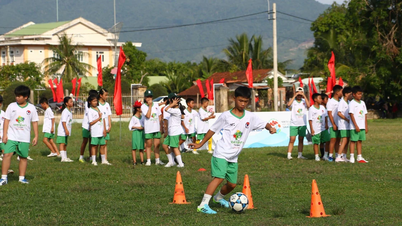 Il Festival di calcio amatoriale AFC - Gia Lai 2026 è stato un evento vivace nel comune di Vinh Thanh.
