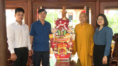 Tran Minh Son, vicepresidente permanente del Comitato provinciale del Fronte della Patria vietnamita, ha espresso le sue congratulazioni per la celebrazione del compleanno di Buddha.