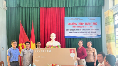 Donazione di materiale didattico alle scuole del comune di Binh Khe.