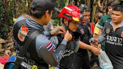 Una corsa contro il tempo per salvare sette persone intrappolate in una grotta allagata in Laos.