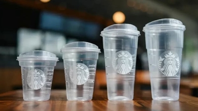 I bicchieri di plastica vengono ancora gettati via nonostante siano etichettati come "riciclabili".