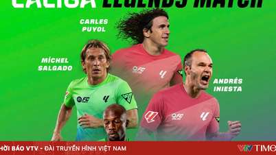 Legenda Barcelona tiba di Kota Ho Chi Minh untuk berkompetisi melawan mantan pemain tim nasional Vietnam.