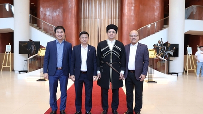 L'Università di Ha Long partecipa al concerto commemorativo della Festa Nazionale dell'Azerbaigian: diffondendo le melodie dell'amicizia tra Vietnam e Azerbaigian.