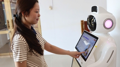 Un robot dotato di intelligenza artificiale ha iniziato a operare per la prima volta presso il Centro di Pubblica Amministrazione del Comune di Vo Nhai.