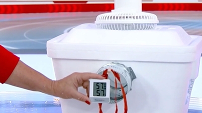 In questo periodo di caldo estremo, i condizionatori d'aria fai-da-te realizzati con scatole di polistirolo e secchi di plastica stanno diventando una vera e propria sensazione.