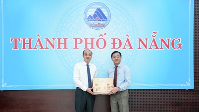 Da Nang condivide con il Ministero dei Lavori Pubblici e dei Trasporti del Laos la sua esperienza in materia di sviluppo urbano e logistica.