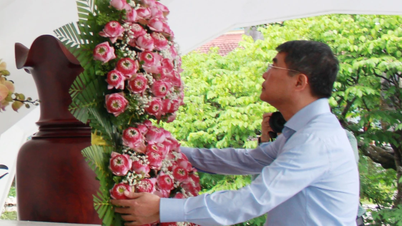 Premiärminister Le Minh Hung besöker graven för biträdande akademikern Nguyen Sinh Sac i Dong Thap.