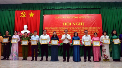 Un plauso ai gruppi e ai singoli individui che si sono distinti nello studio e nella pratica degli insegnamenti del Presidente Ho Chi Minh.