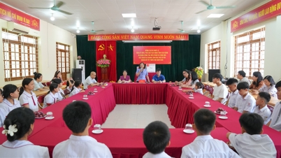 Il vicepresidente del Comitato popolare provinciale, Ha Nhat Le, ha visitato il Centro provinciale di protezione sociale e ha donato dei regali ai bambini.