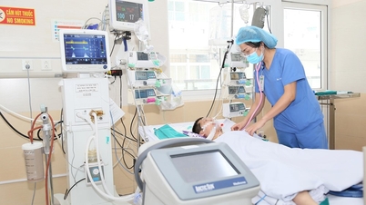 Un ragazzino di dodici anni è stato miracolosamente salvato dopo un arresto cardiaco dovuto all'annegamento.