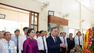 Il Segretario Generale e il Presidente del Vietnam hanno offerto incenso in commemorazione del Presidente Ho Chi Minh in Thailandia.