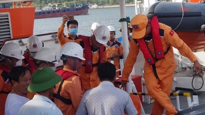 Un'imbarcazione con a bordo 11 persone si trovava in difficoltà in mare; 9 sono state tratte in salvo, mentre 2 risultano ancora disperse.