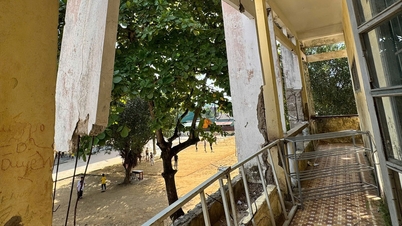 Il collegio di Quang Tri versa in pessime condizioni, con ringhiere rotte e pezzi di cemento che cadono dal soffitto.