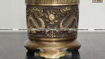 Bruciatori di incenso in bronzo squisitamente realizzati a mano presso De Nhat Dinh.