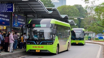 Hanoi: Garantire oltre 18.000 viaggi in autobus e treno al giorno per gli studenti durante il periodo degli esami.