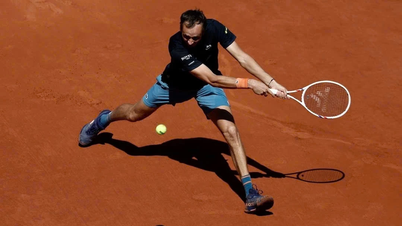 Roland Garros je pro Medveděva i nadále „noční můrou“.