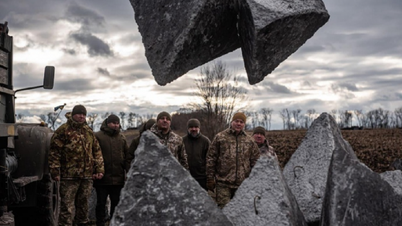 Con le forze russe pronte a schierarsi, l'Ucraina sta erigendo in tutta fretta un'imponente barriera d'acciaio per trasformare Odessa in una "fortezza inespugnabile".