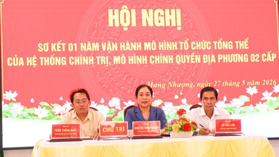De gemeente Hung Nhượng evalueert het afgelopen jaar de werking van het algemene organisatiemodel van het politieke systeem en het tweeledige lokale bestuursmodel.