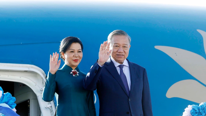 Le secrétaire général et président To Lam et son épouse arrivent à Bangkok.