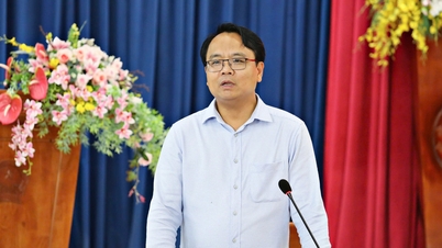Il vicesegretario del comitato provinciale del partito di Lam Dong, Dang Hong Sy, lavora nel distretto di Cam Ly a Da Lat.