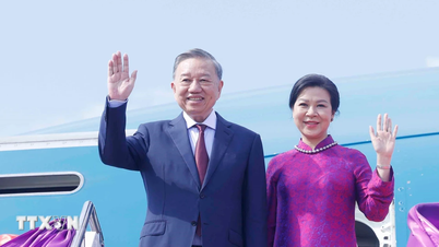 Il segretario generale e presidente To Lam e sua moglie sono partiti dalla provincia di Udon Thani alla volta di Bangkok.