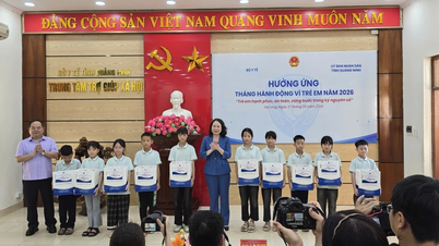 La vicepresidente Vo Thi Anh Xuan ha visitato Quang Ninh e ha portato dei doni.