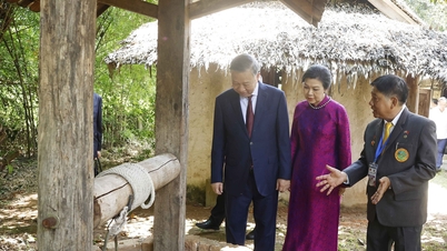 Il Segretario Generale e il Presidente del Vietnam hanno offerto incenso in commemorazione del Presidente Ho Chi Minh in Thailandia.
