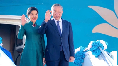 La Thailandia ha sparato 21 colpi di cannone per dare il benvenuto al Segretario Generale e Presidente To Lam e a sua moglie all'aeroporto.