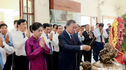 Sekretaris Jenderal dan Presiden To Lam beserta istrinya mengunjungi Situs Peringatan Ho Chi Minh di Udon Thani.