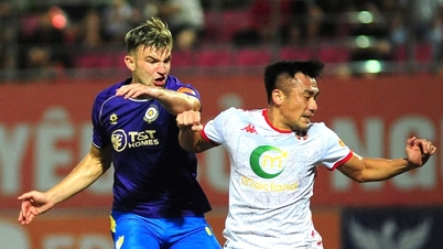 Goalkeeper Bui Tien Dung's younger brother becomes Cong Phuong's teammate.